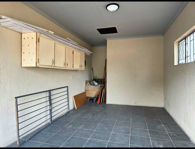 3 BEDROOM FREEHOLD FOR SALE IN IVY PARK